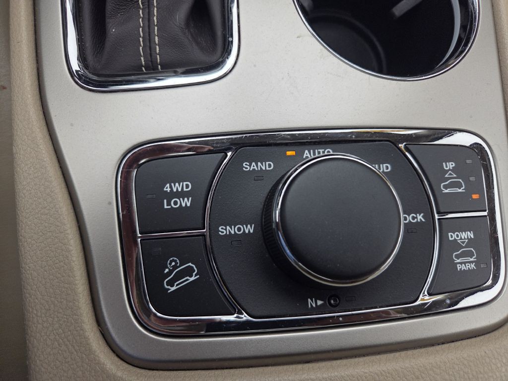 2017 Jeep Grand Cherokee Image 38