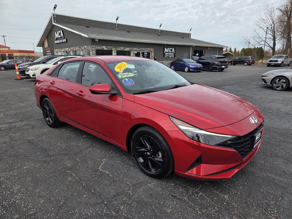 2022 Hyundai Elantra Image 3