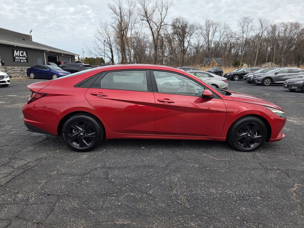 2022 Hyundai Elantra Image 5