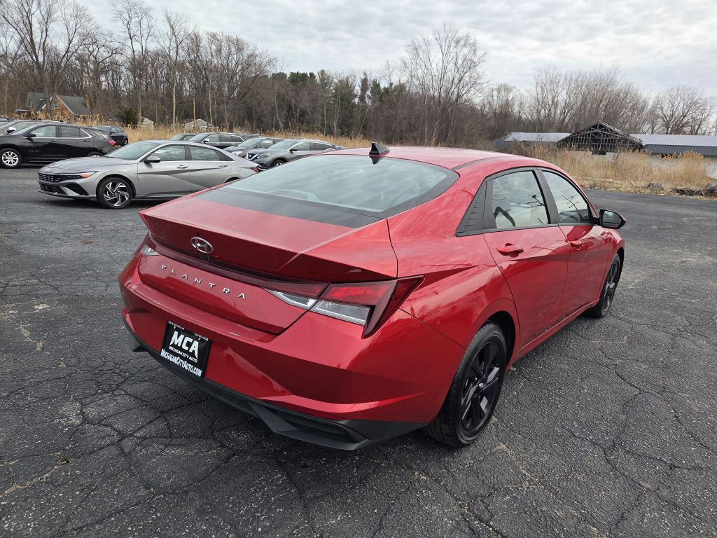 2022 Hyundai Elantra Image 7