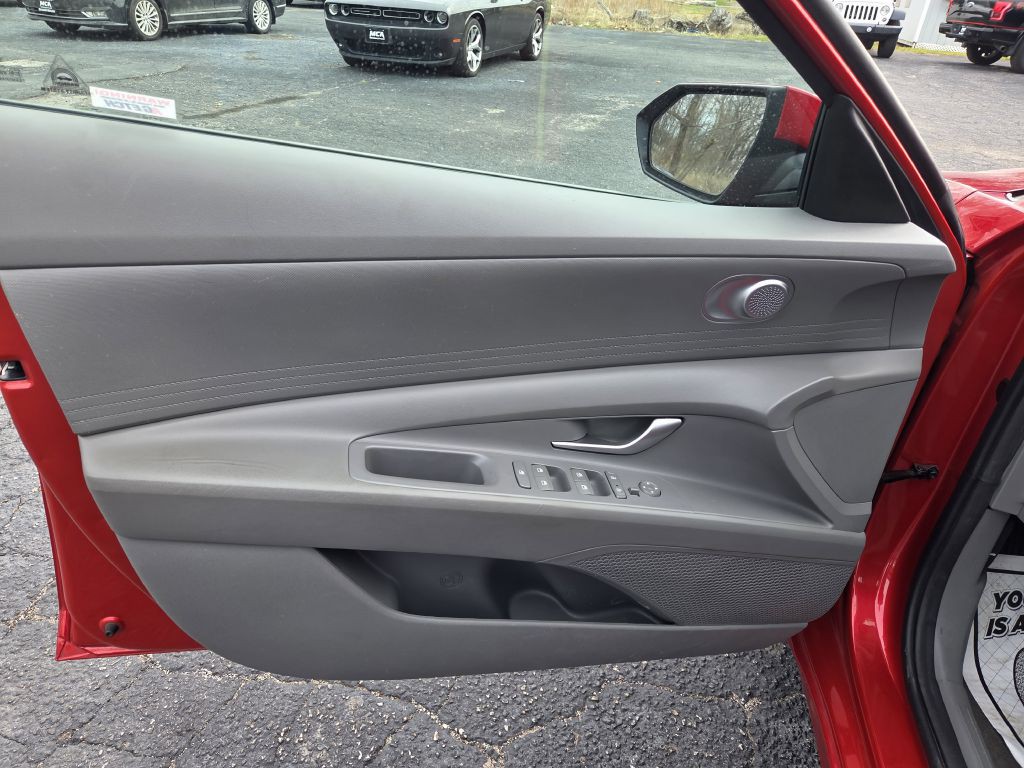 2022 Hyundai Elantra Image 18