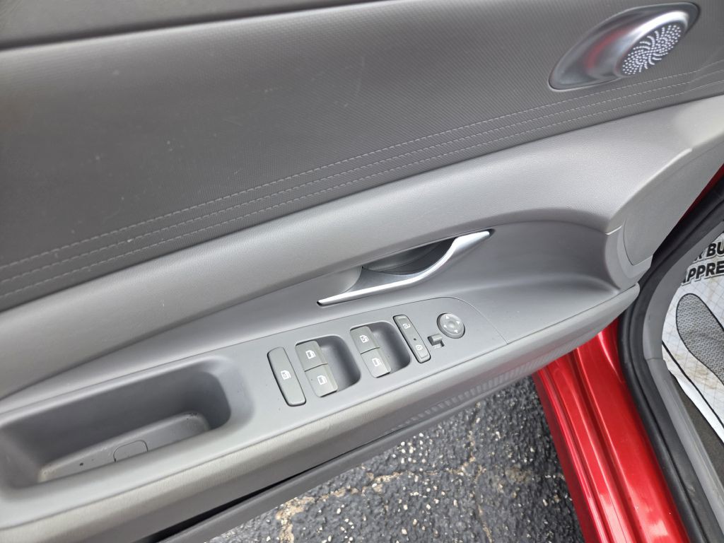2022 Hyundai Elantra Image 19