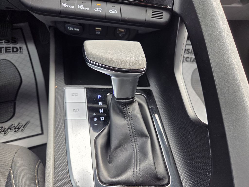 2022 Hyundai Elantra Image 32