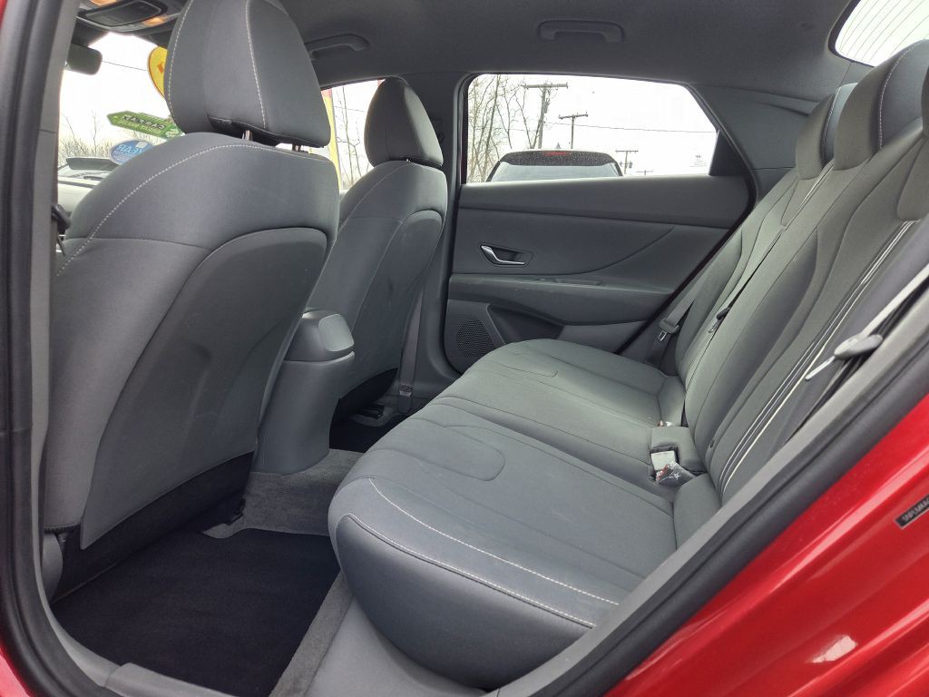 2022 Hyundai Elantra Image 37