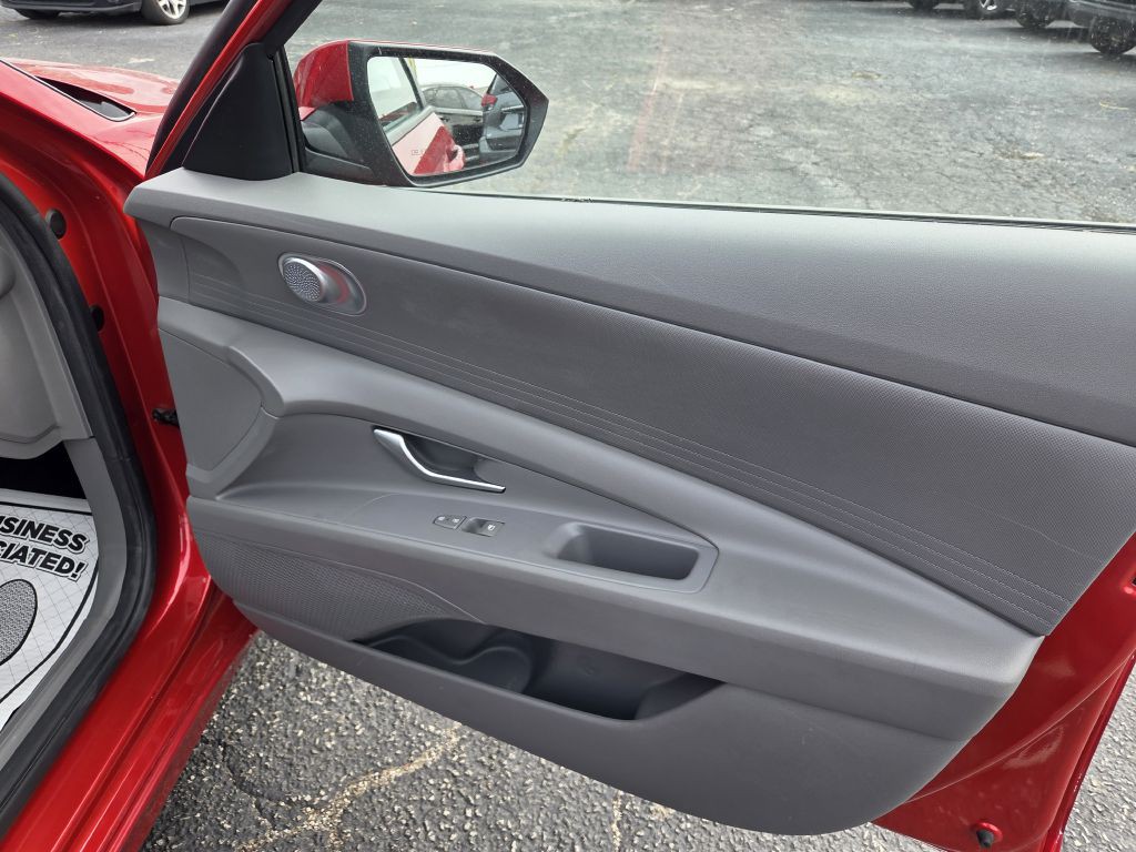 2022 Hyundai Elantra Image 39