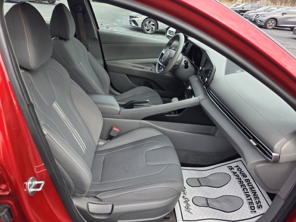 2022 Hyundai Elantra Image 40