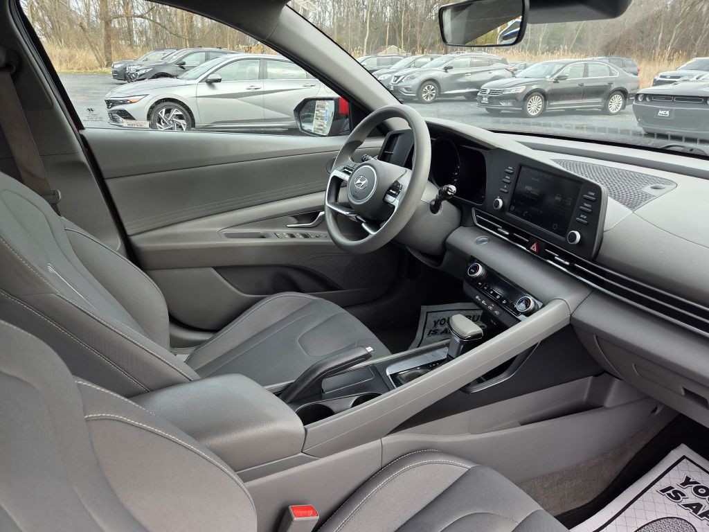 2022 Hyundai Elantra Image 42