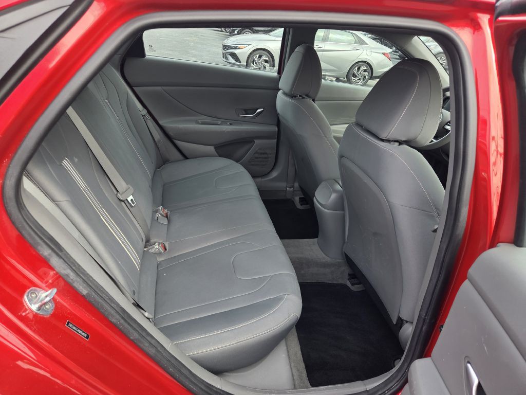 2022 Hyundai Elantra Image 44
