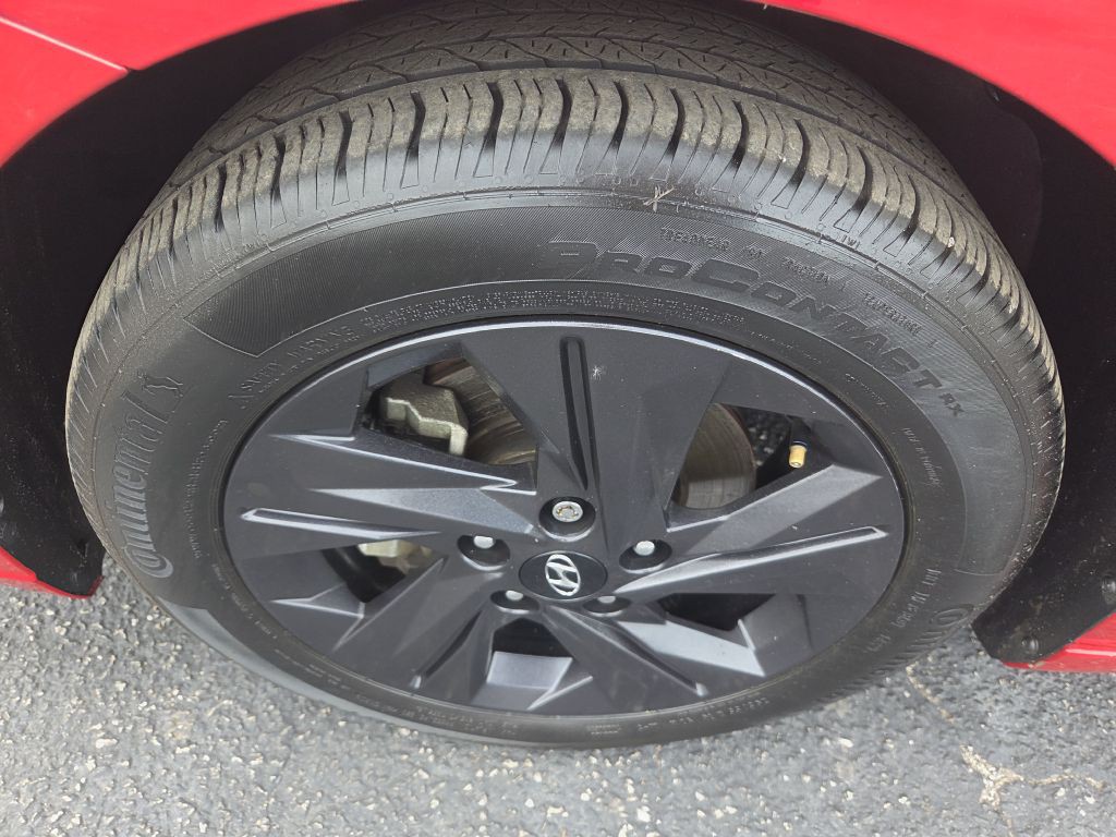 2022 Hyundai Elantra Image 45