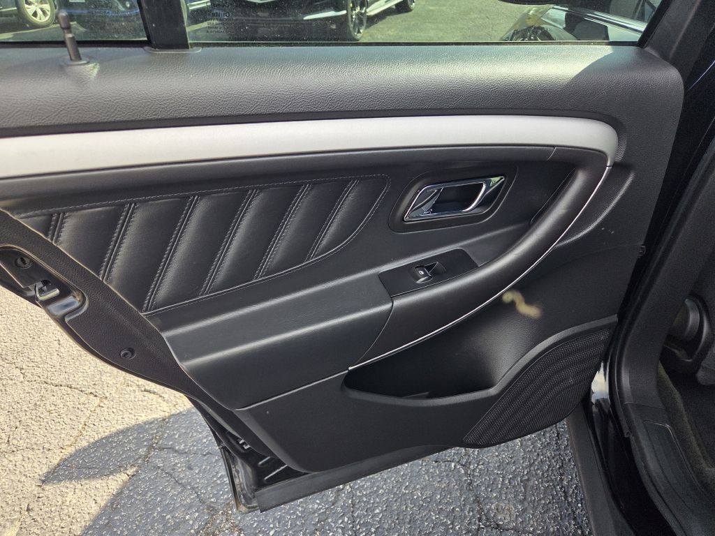 2016 Ford Taurus Image 40