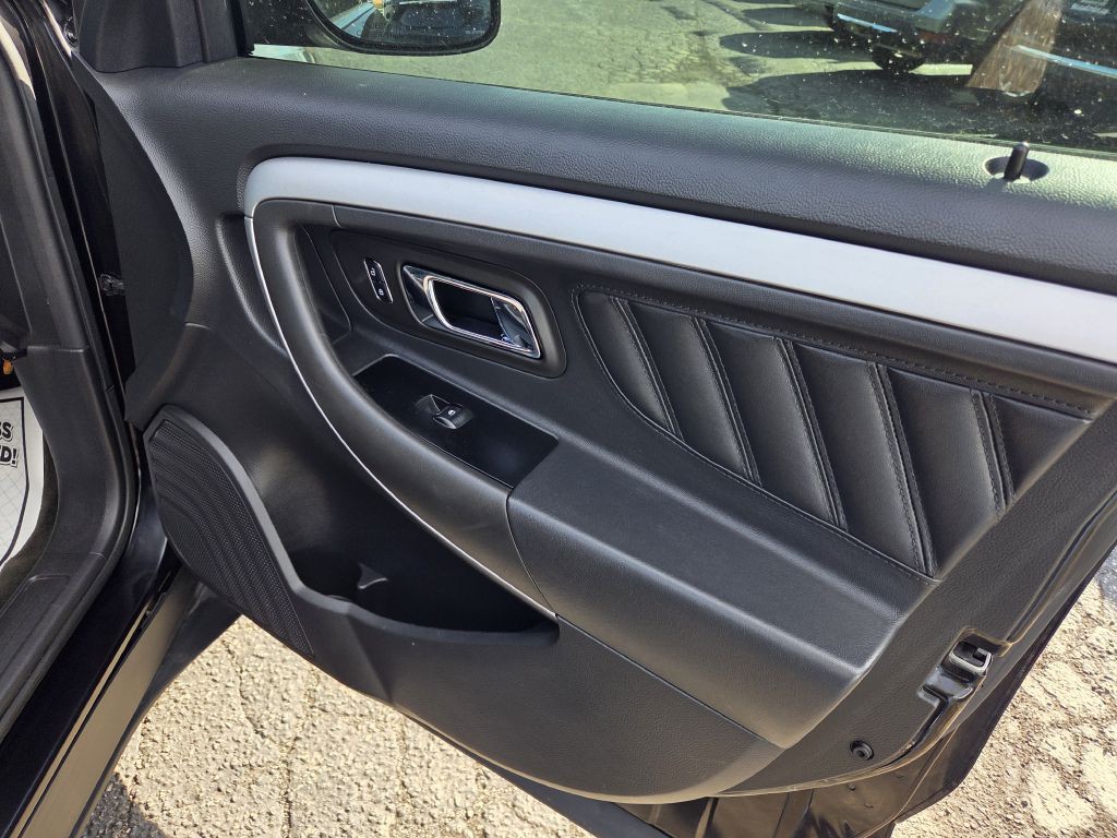 2016 Ford Taurus Image 45