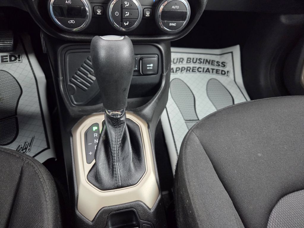 2017 Jeep Renegade Image 31