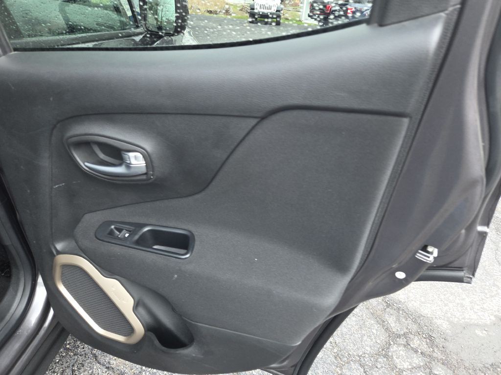 2017 Jeep Renegade Image 43