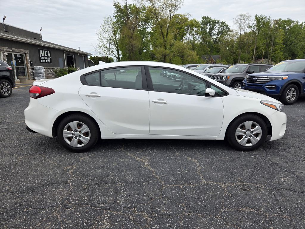 2017 Kia Forte Image 5