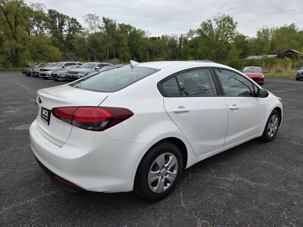 2017 Kia Forte Image 6