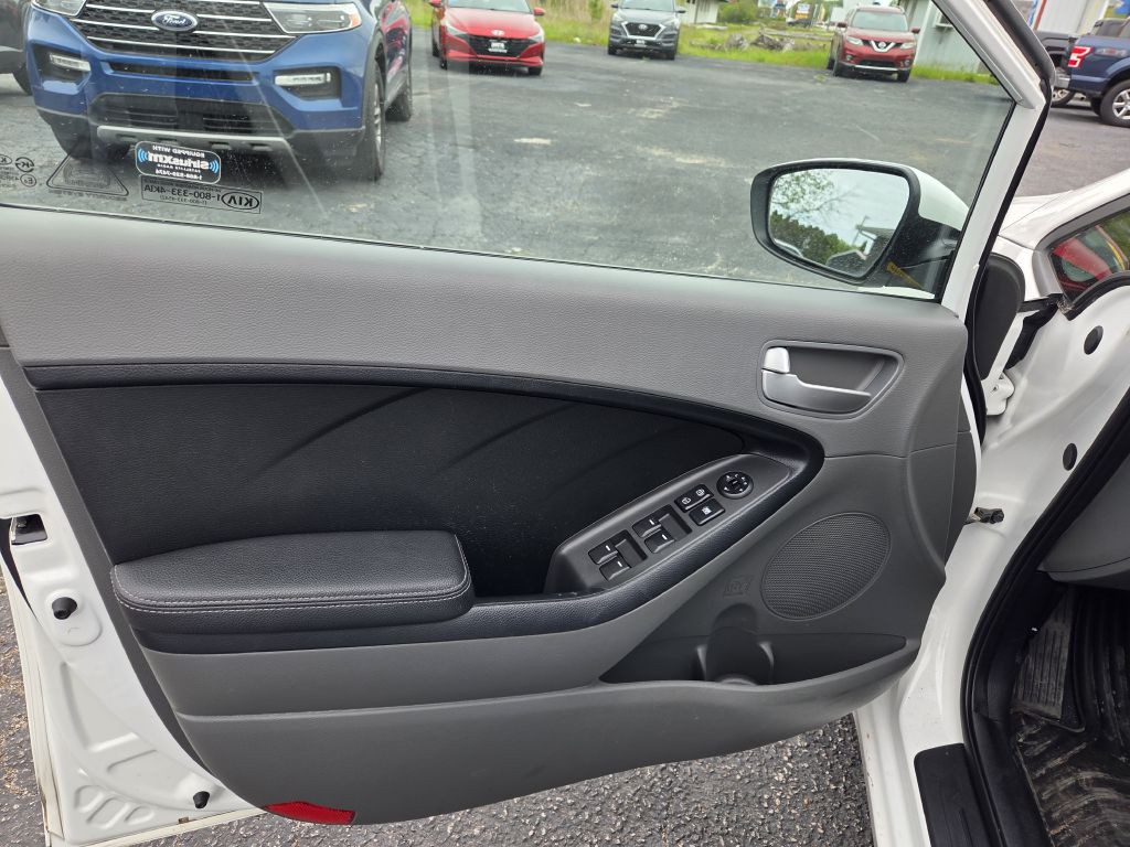 2017 Kia Forte Image 19