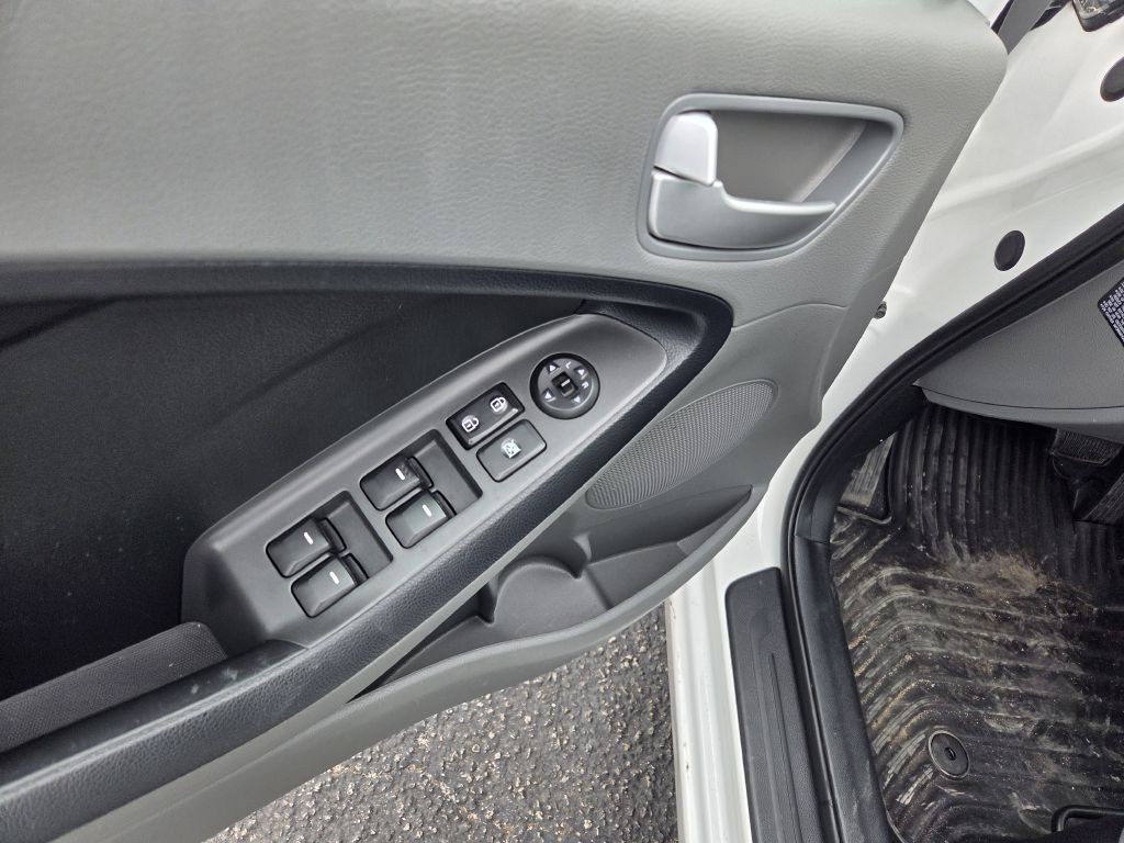 2017 Kia Forte Image 20