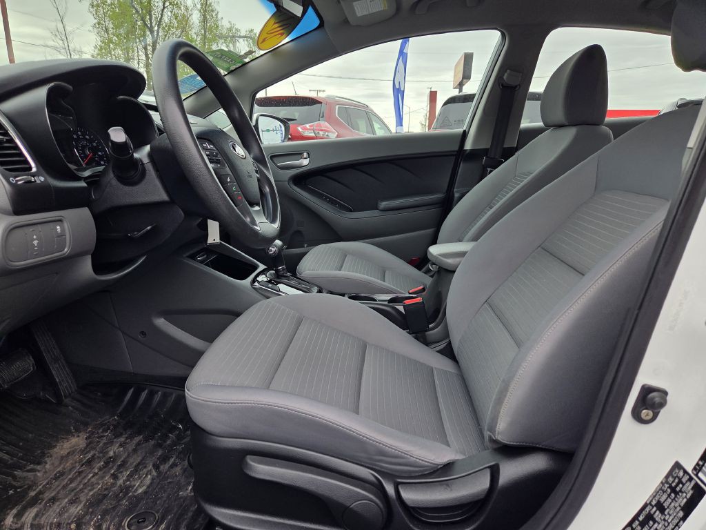2017 Kia Forte Image 22