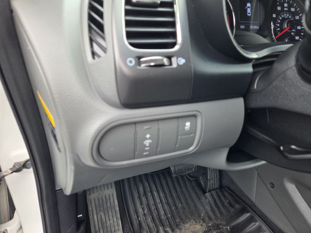 2017 Kia Forte Image 23