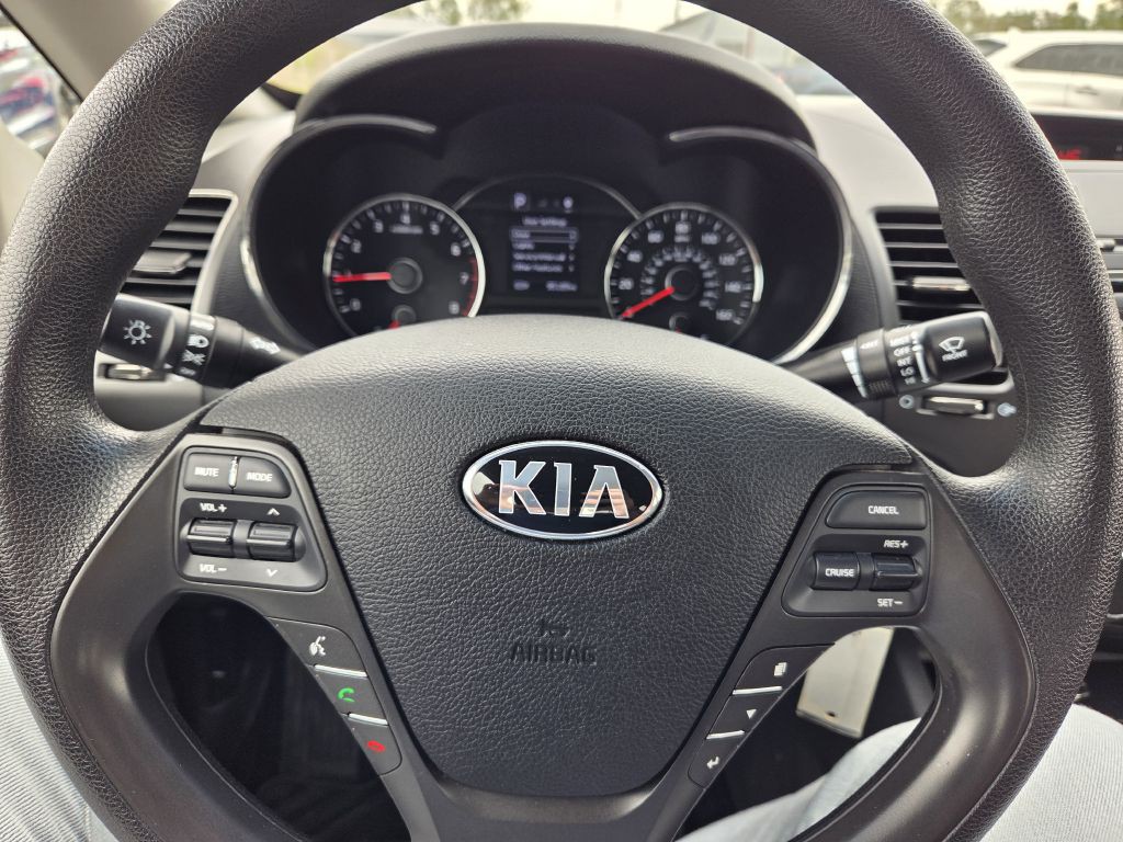 2017 Kia Forte Image 25