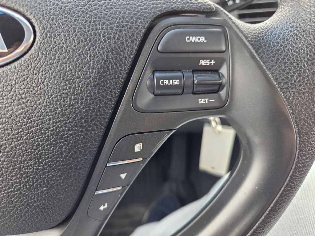 2017 Kia Forte Image 27