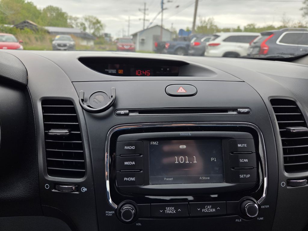 2017 Kia Forte Image 28
