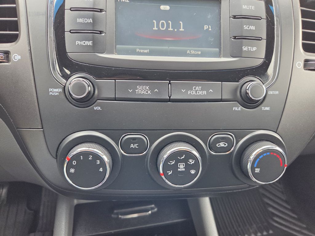 2017 Kia Forte Image 29