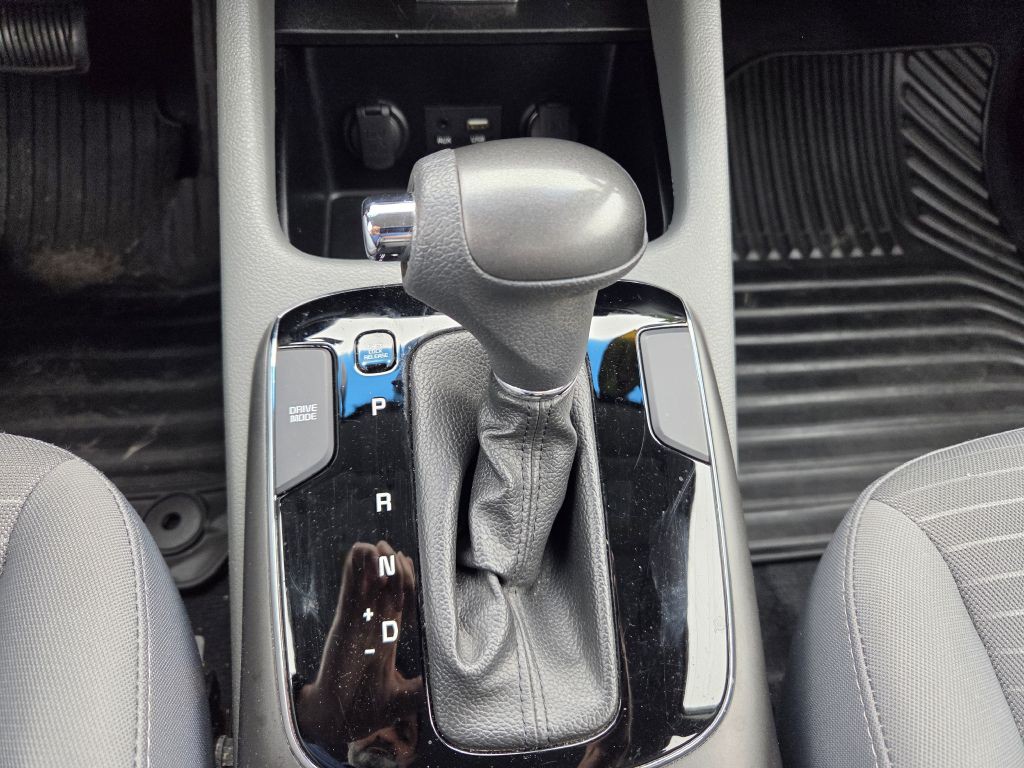 2017 Kia Forte Image 31