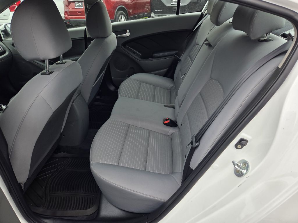 2017 Kia Forte Image 35