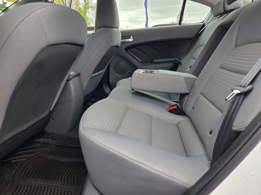 2017 Kia Forte Image 36