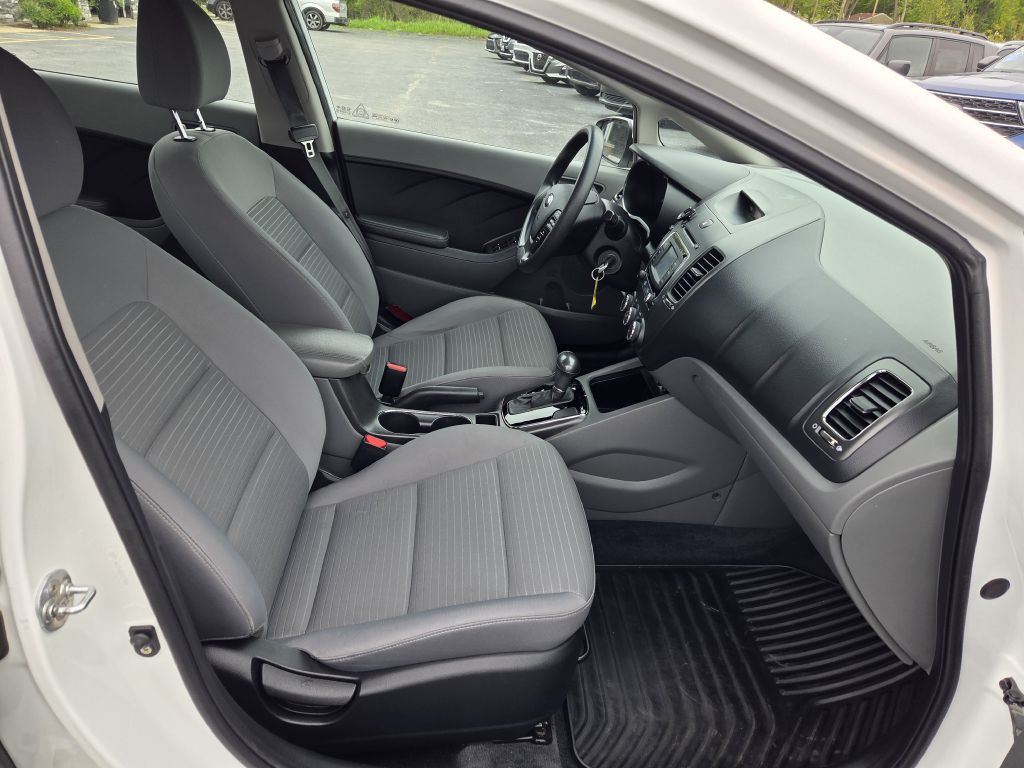 2017 Kia Forte Image 39