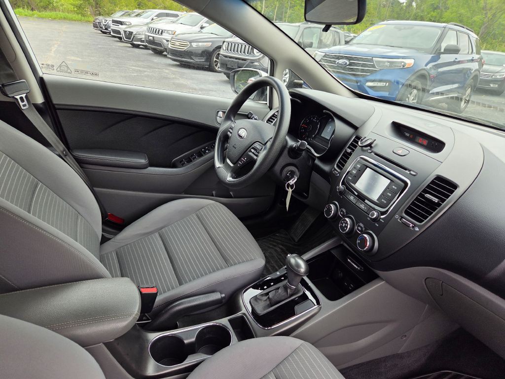 2017 Kia Forte Image 41
