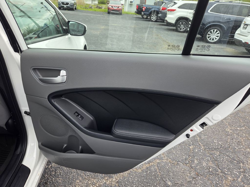 2017 Kia Forte Image 42