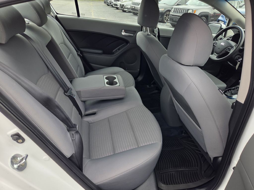 2017 Kia Forte Image 43