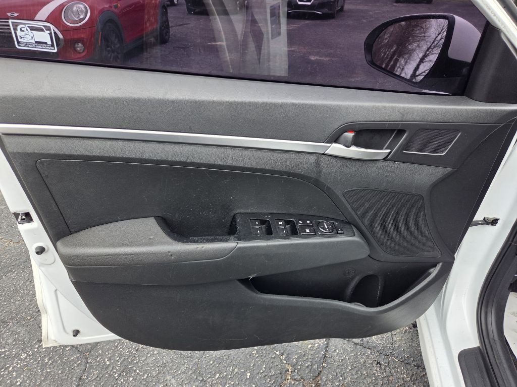 2019 Hyundai Elantra Image 18