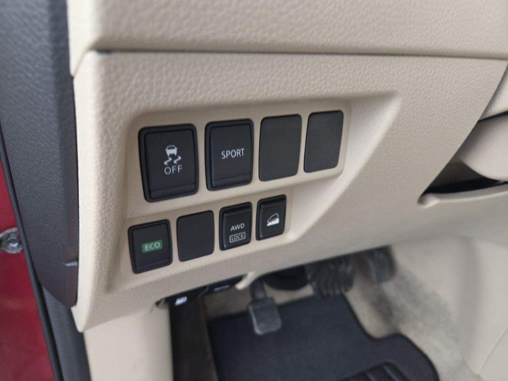 2015 Nissan Rogue Image 24