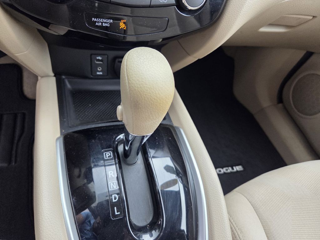 2015 Nissan Rogue Image 31