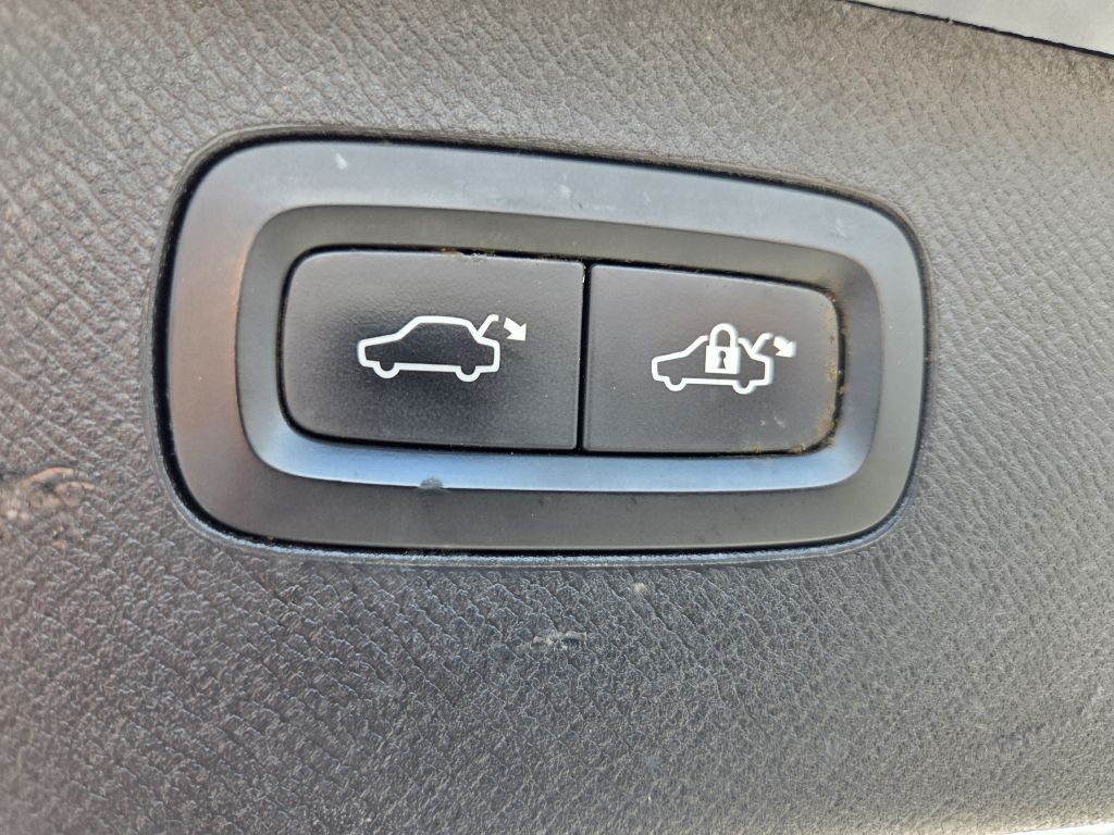 2016 Volvo XC90 Image 48