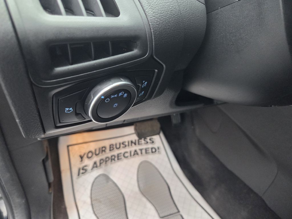 2017 Ford Focus Image 22