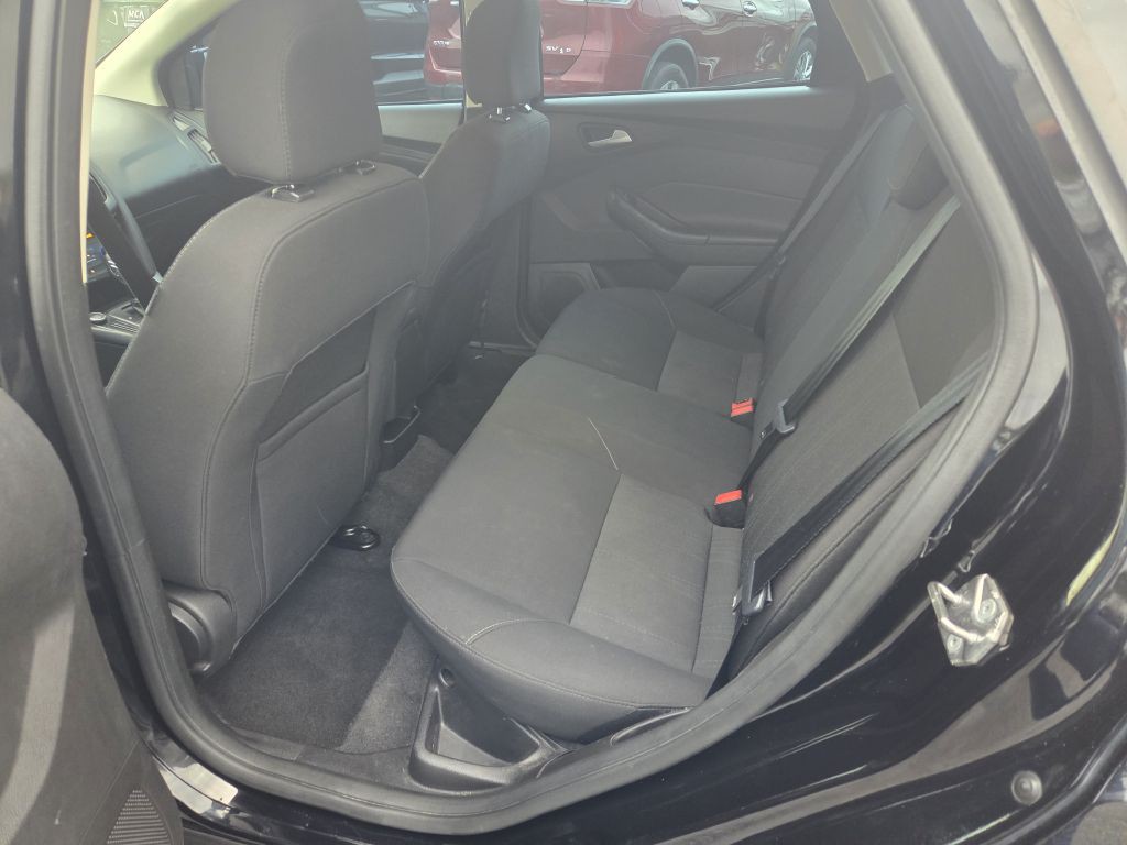 2017 Ford Focus Image 30