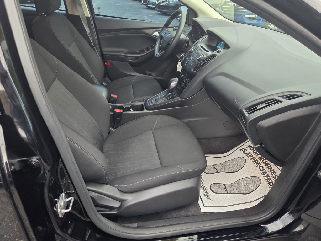 2017 Ford Focus Image 32