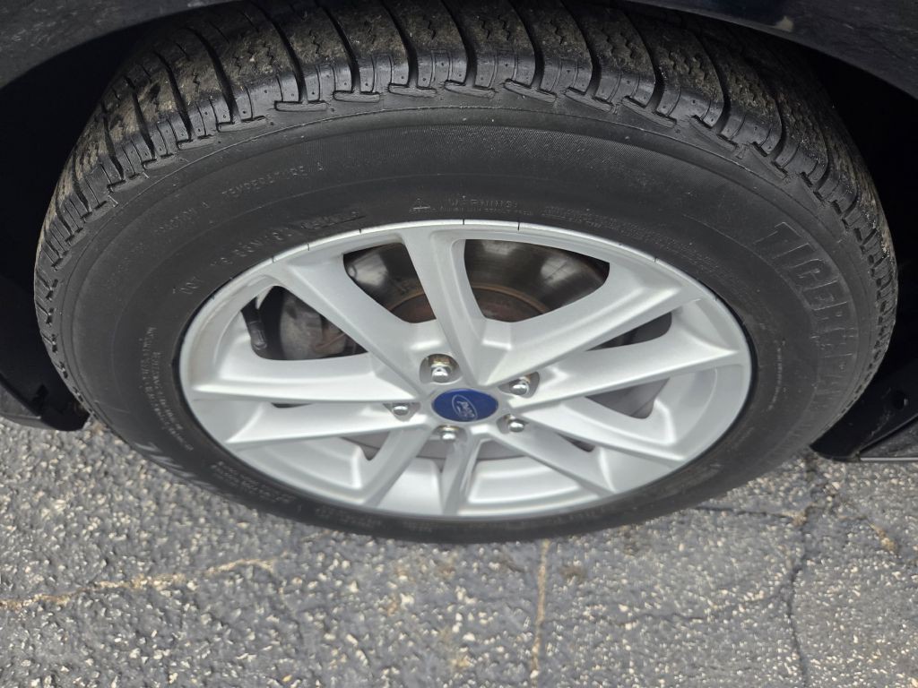 2017 Ford Focus Image 34