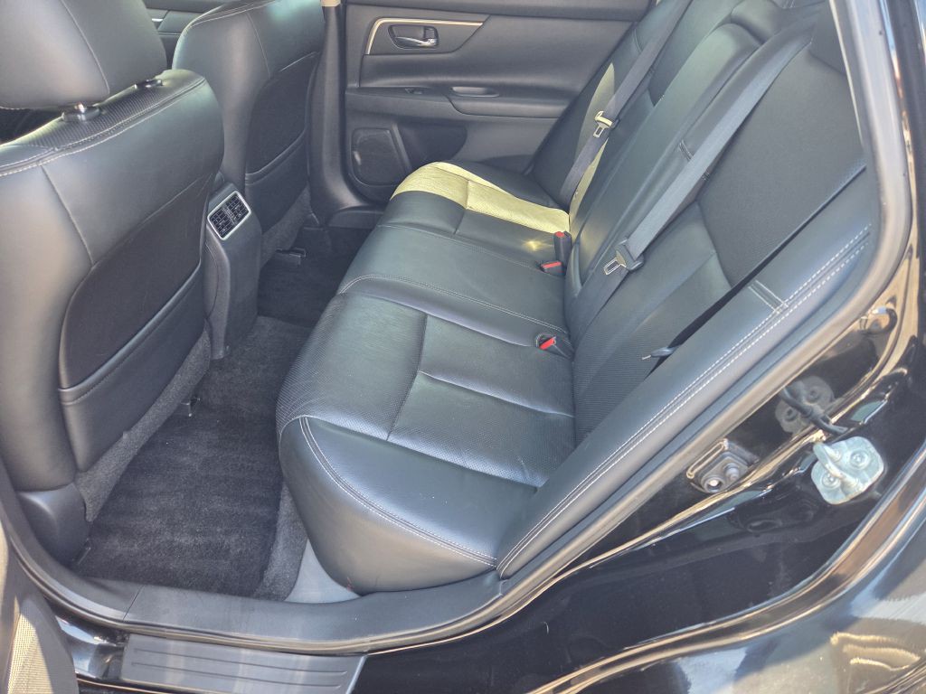 2018 Nissan Altima Image 32