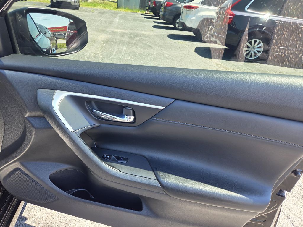 2018 Nissan Altima Image 34