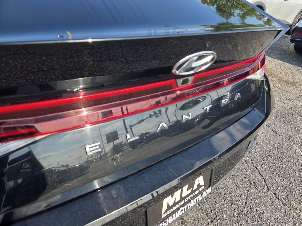 2021 Hyundai Elantra Image 9