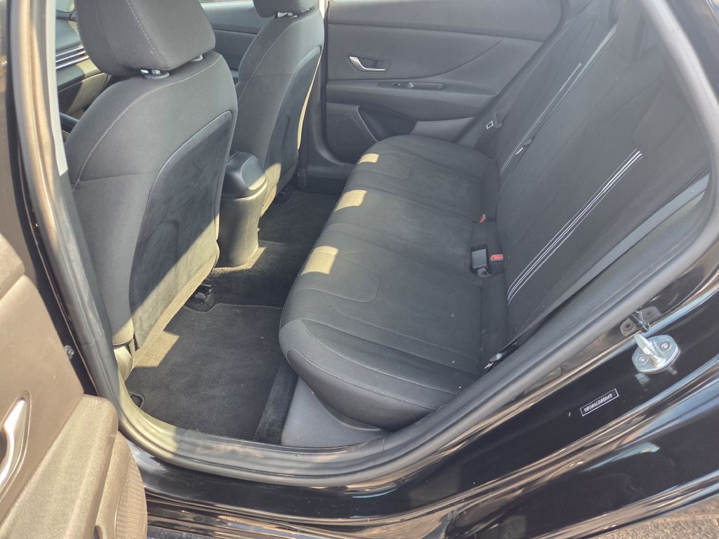 2021 Hyundai Elantra Image 32