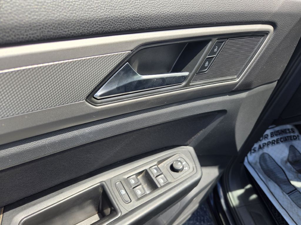 2020 Volkswagen Atlas Cross Sport Image 21
