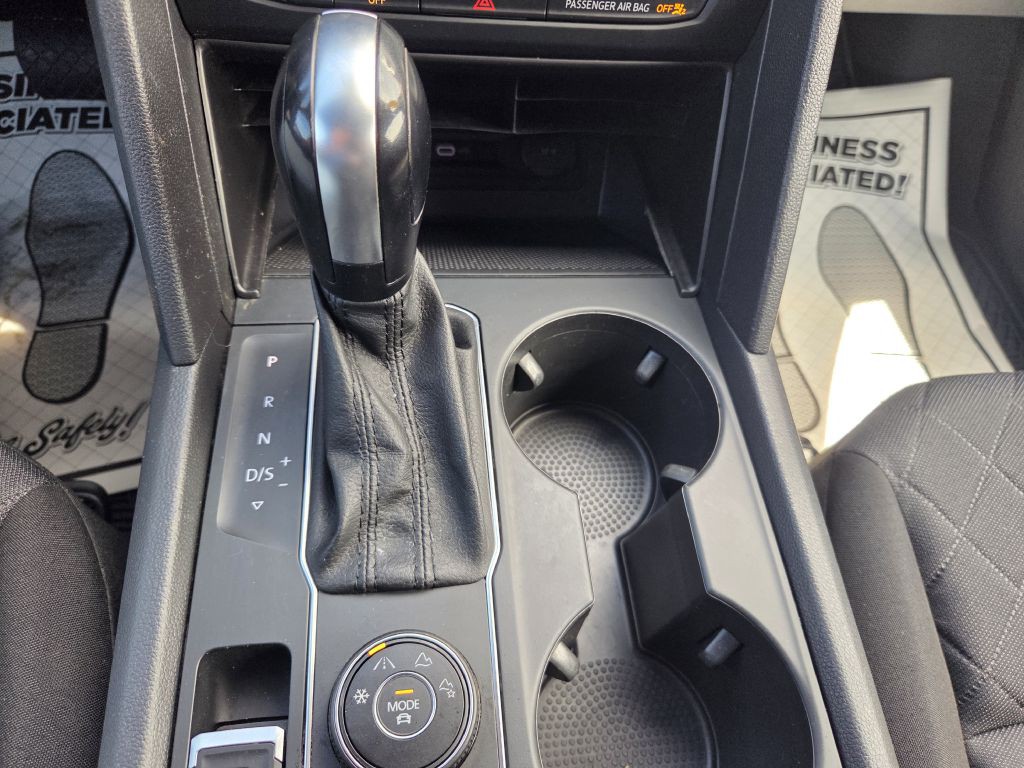 2020 Volkswagen Atlas Cross Sport Image 32