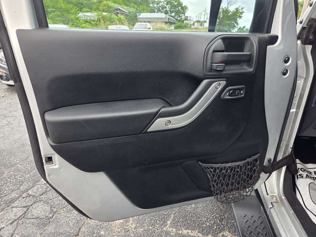2012 Jeep Wrangler Unlimited Image 19