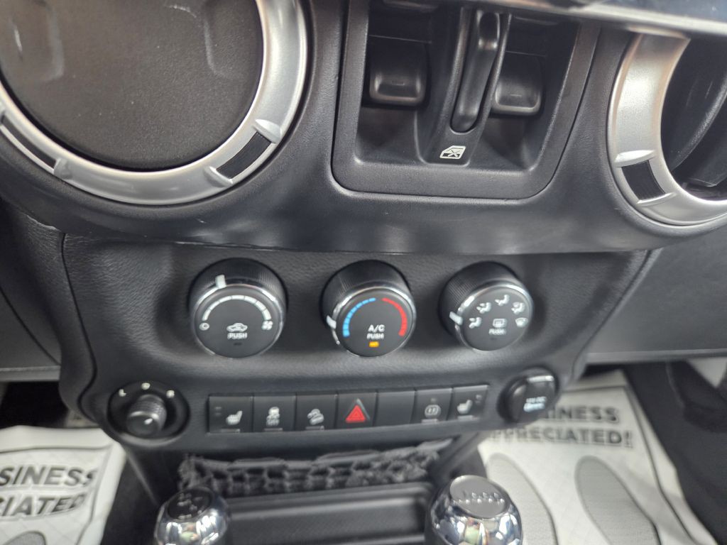2012 Jeep Wrangler Unlimited Image 25